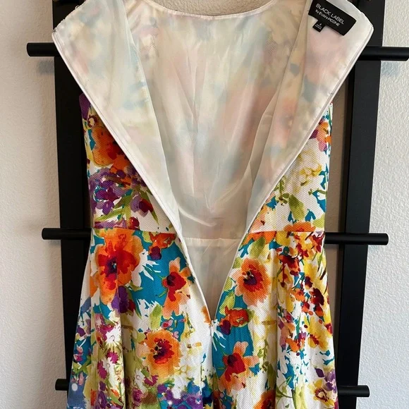 Floral Sleeveless Dress - Picture 5 of 7